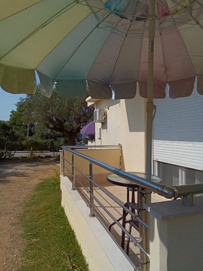 Appartamento Irina Haus Gerakini Esterno foto
